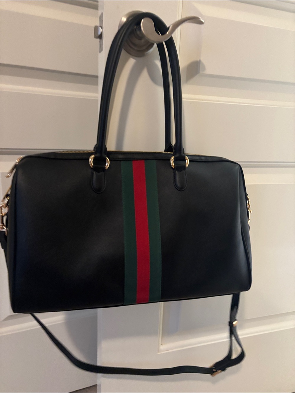 Satchel new with crossbody strap, luggage tag included - Picture 4 of 10
